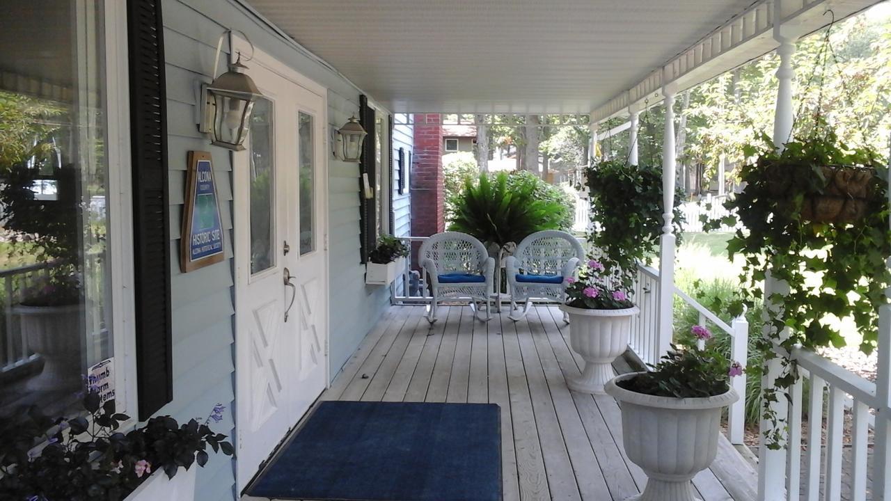Churchill Pointe Inn Hubbard Lake Exterior photo