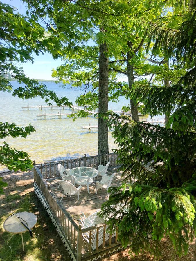 Churchill Pointe Inn Hubbard Lake Exterior photo